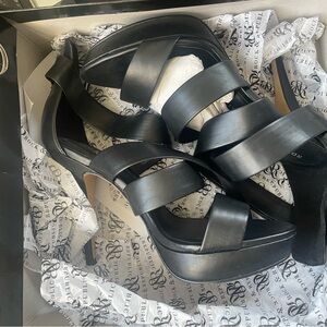 Rock & Republic size 9.5 Orson black ankle strap heels